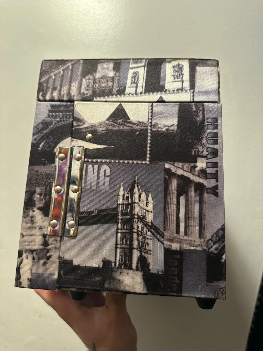 Caboodles World Travel Makeup Train Case – Eiffel Tower London Pyramids Y2K